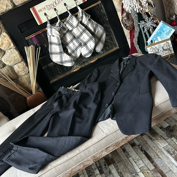 Giorgio Armani Le Collezioni Wool/Cashmere Blend Piece Grey Suit